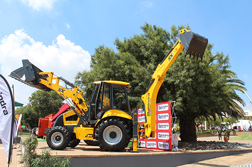 Mahindra Bauma EarthMaster Backhoe Loader 03 2018 001