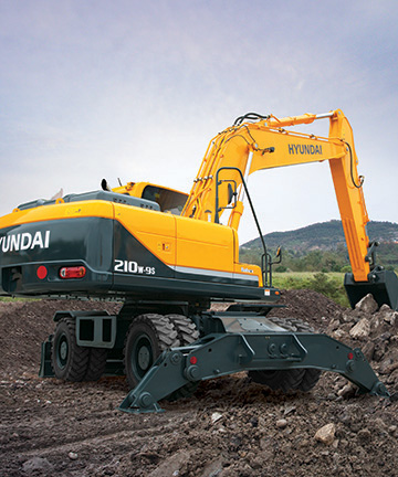 VDM Plant Hire invests in Hyundai R210W 9S excavator from HPE Africa