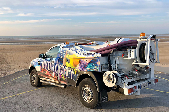 SAS first combination jetting and vacuuming vehicle