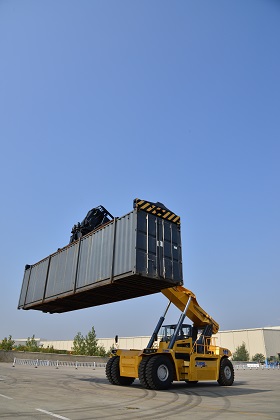 XCMG EV reach stacker