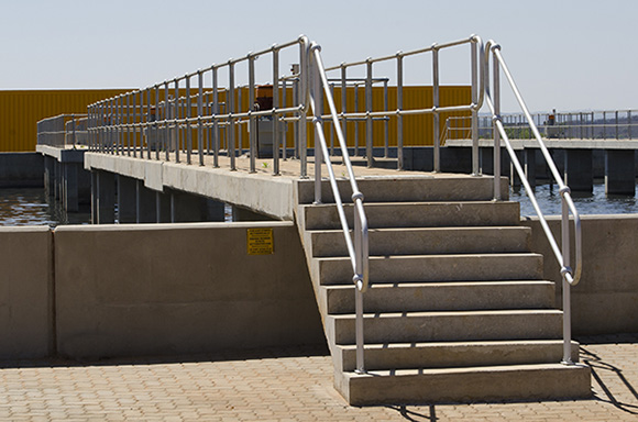 Sub standard handrailing a safety concern