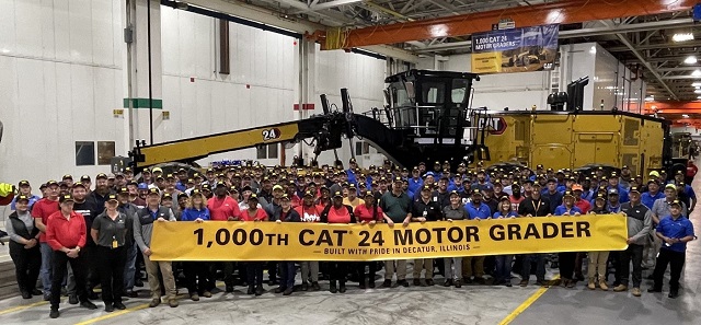 Caterpillar celebrates production of 1 000th Cat 24 motor grader