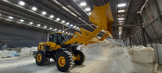 SDLG 958F with high tip bucket 1