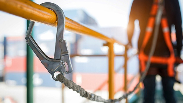 Virtual safety training for working at height