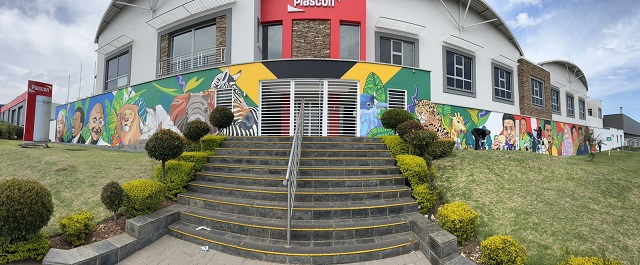 A vibrant new mural at Plascons headquarters in Krugersdorp celebrates South Africas story