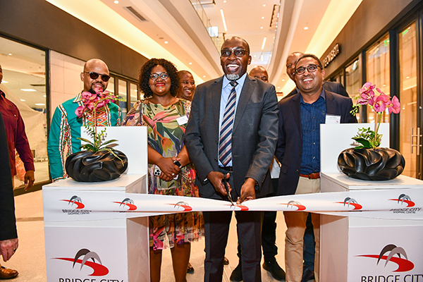 Ethekwini Mayor Cllr Mxolisi Thomas Kaunda Smital Rambhai Futuregrowth ComProp Fund Manager