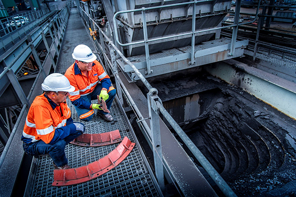 Advanced wear life measurement technology for transfer chutes