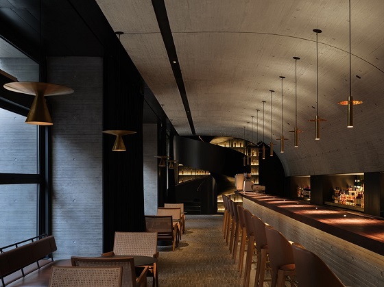 A fusion of brutalism and intimacy at Whisky Bar
