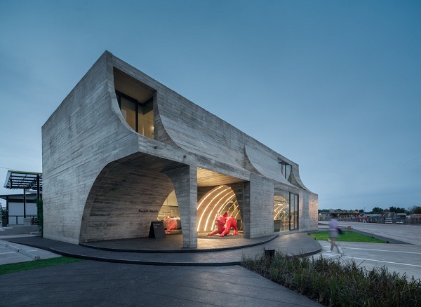 LEDs accentuate the beauty of playful kitsch