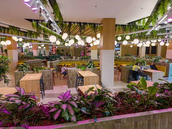 Perfect lighting for an enjoyable shopping and dining experience