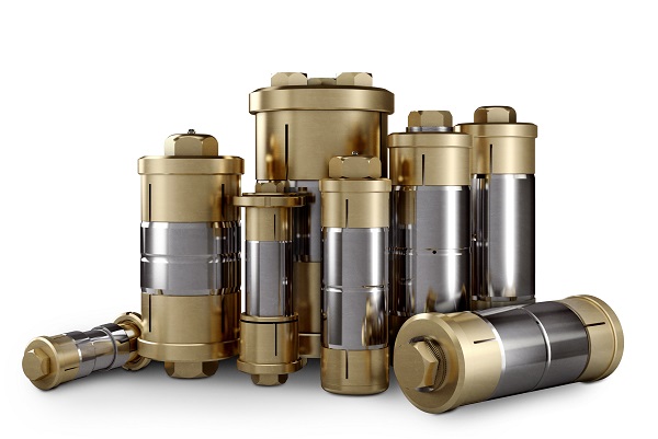 Robust pivot pin components prevent lug wear
