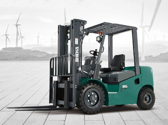 Shumani delivers local Bheka forklifts to Focal Point in eMalahleni