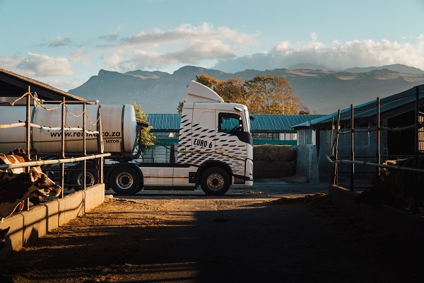 Volvo Trucks honours its dealer network and champions of service