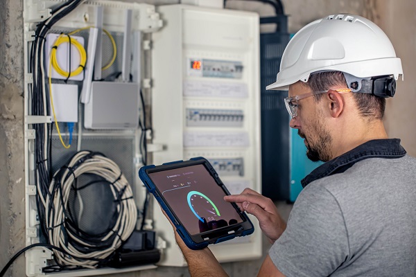 The new electricity trading platform empowers municipalities and businesses to navigate tariff increases through smart energy management