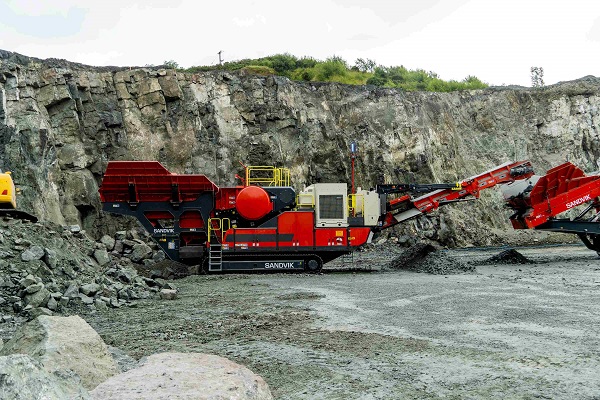 Africa welcomes first ever fully electric Sandvik mobile crushing plant