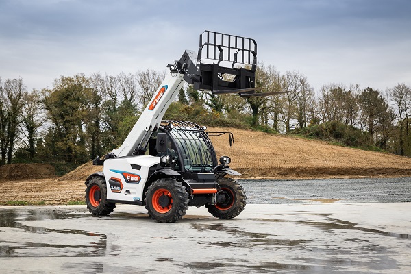Bobcat TL25.60e Electric Telehandler Concept red