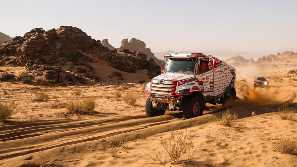Hino scores record 34th consecutive finish in Dakar Rally