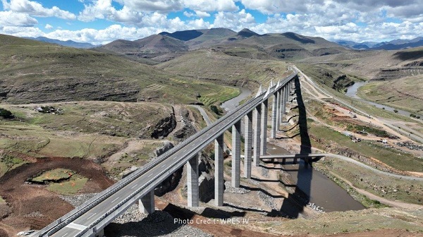 The 825 m Senqu River Bridge spans the Senqu Valley at over 90 m high