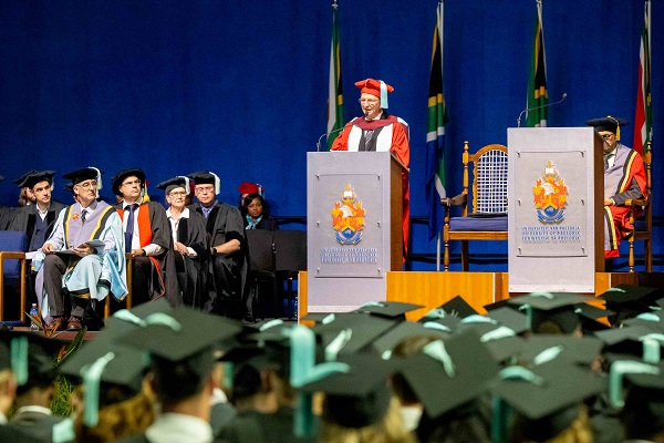 University of Pretoria confers honorary doctorate on MeerKAT and SKA pioneer Prof Justin Jonas