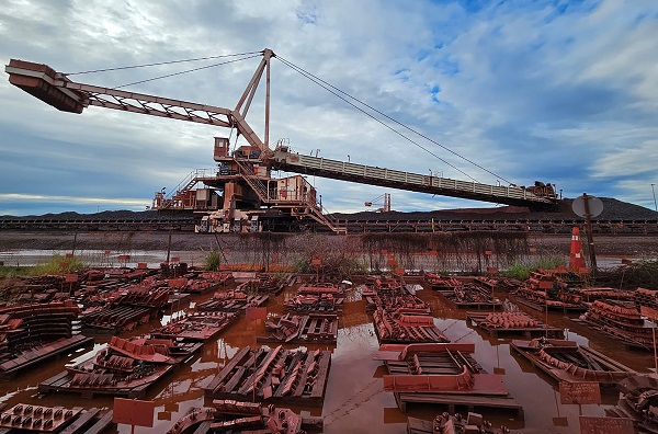 Understanding of material and flow underpins Weba chute design