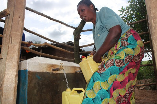 Refugees in Uganda benefit from two new water systems