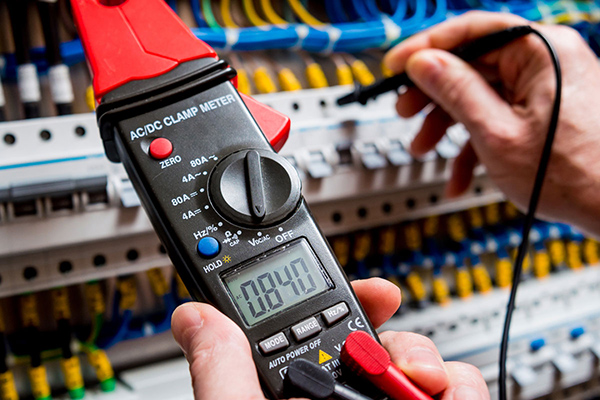Working knowledge with Terry Mackenzie Hoy Fixing electrical problems
