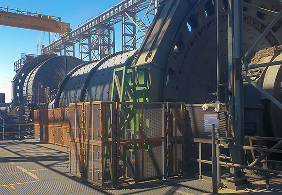 New composite liners for large sag mills