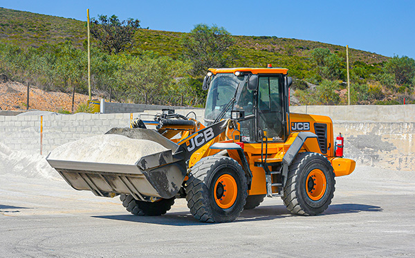 JCB wheel loader keeps production going at Much Asphalt Gqeberha